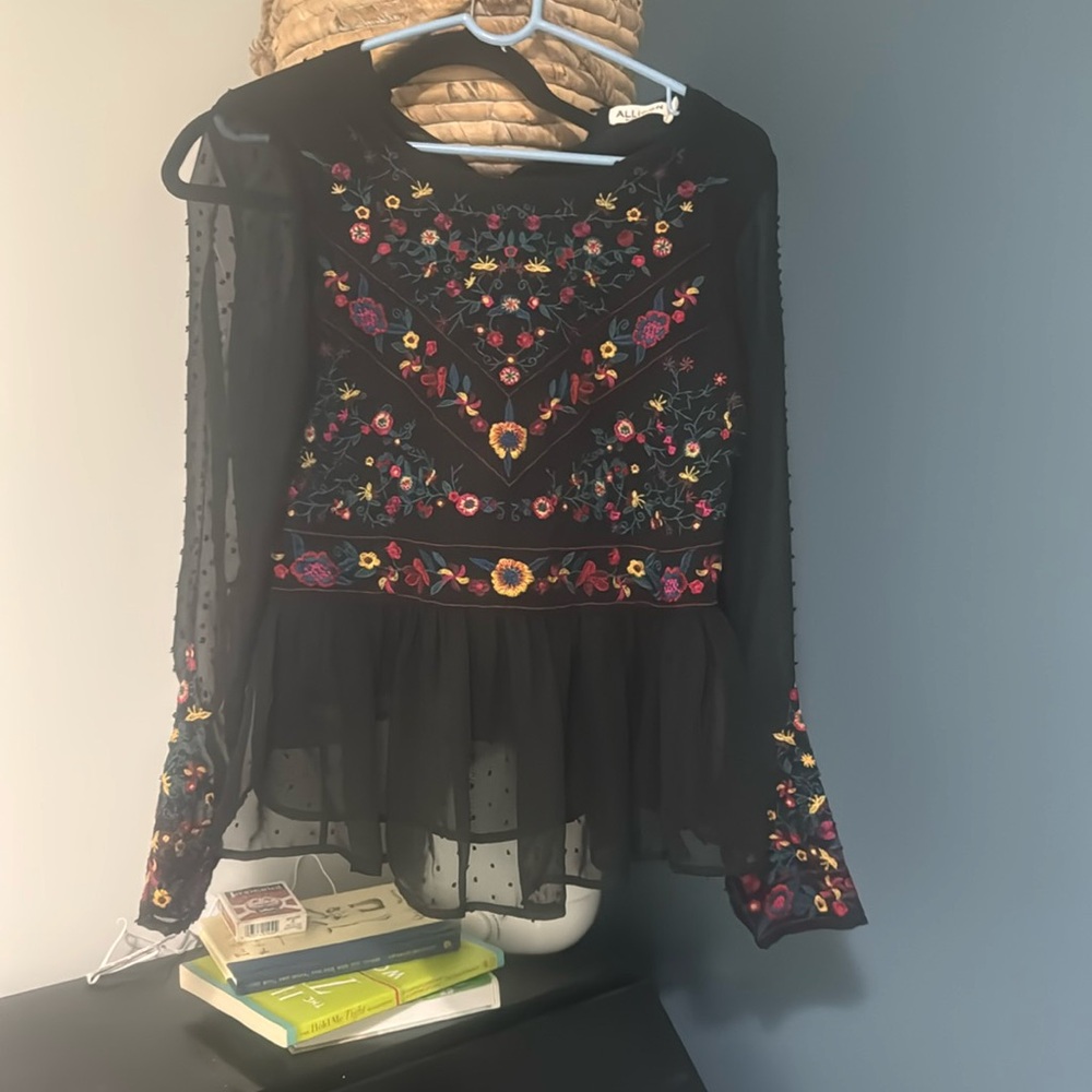 Allison New York Lined Floral Embroidered Blouse